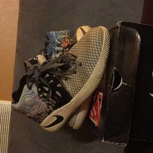Kyrie 2 size 7 kids Nike